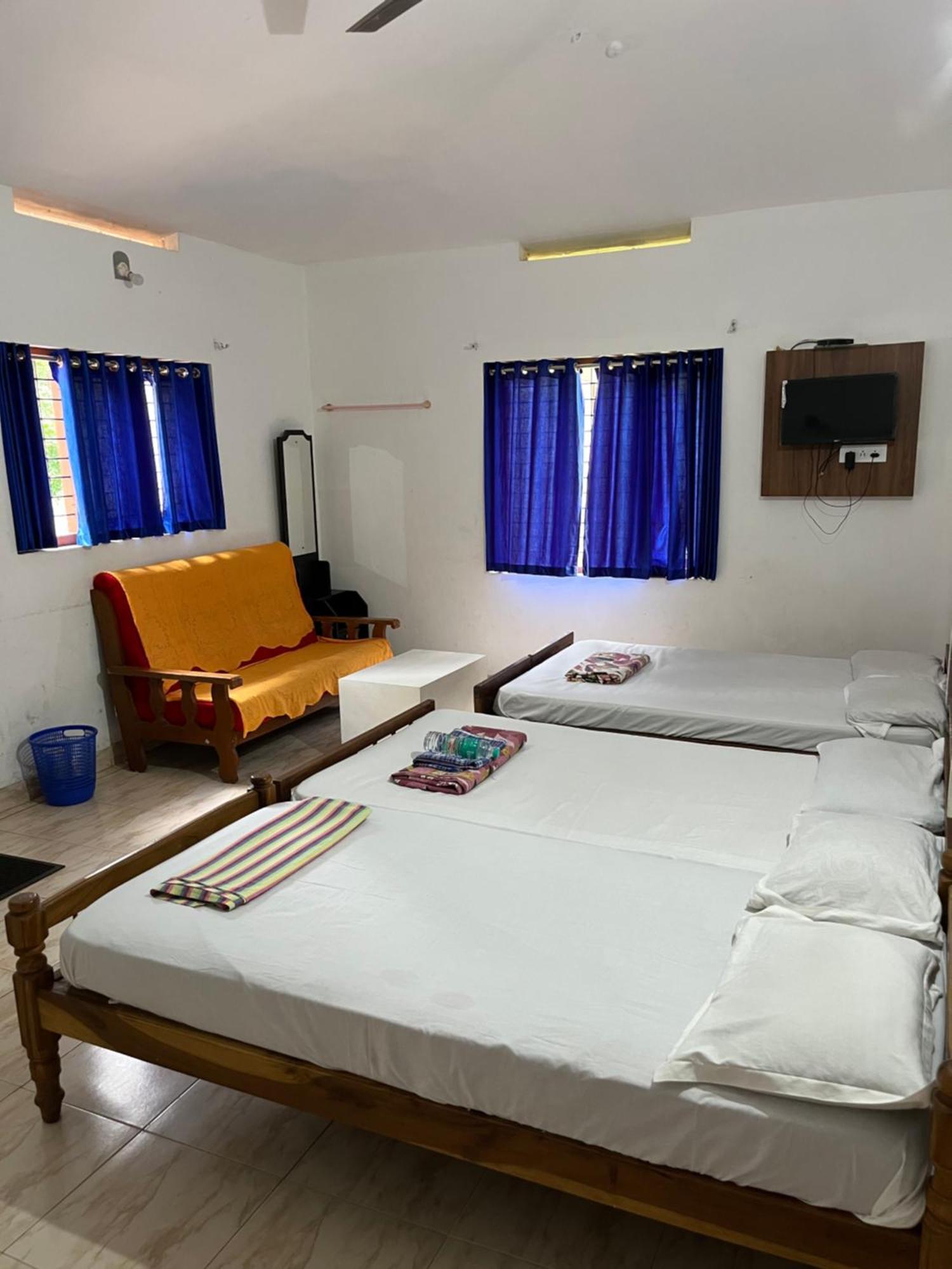 Dakshinakasi Guest House Thirunelly Exteriör bild