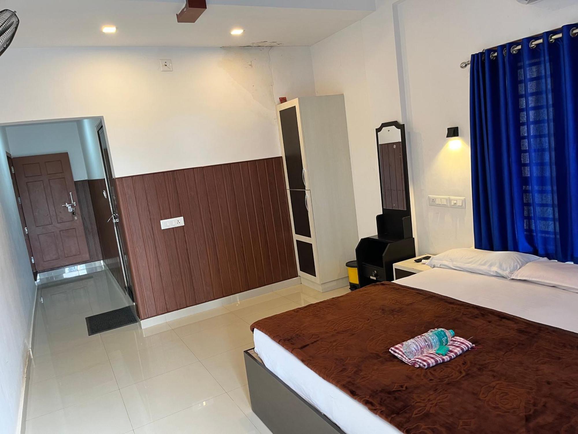 Dakshinakasi Guest House Thirunelly Exteriör bild